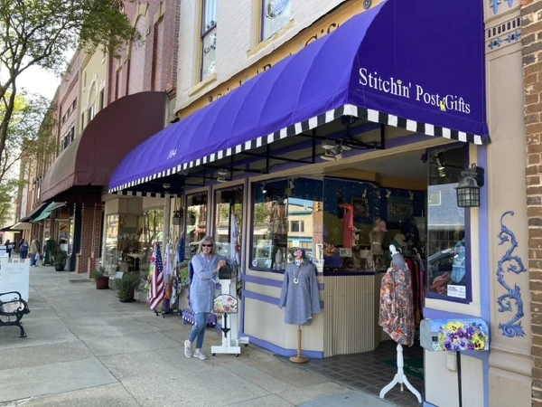 Stitchin-Post_Store-hours-image